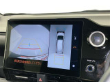 バックモニター付なので後退時に後方が見えるので安心。 車は構造上、死角がたくさんなので万が一を考えると必須ですね。 あくまで補助の為の装備、バックは目視で確認する事が重要ですよ。