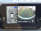 アラウンドビューモニター。上空から見下ろしているような映像で、スムースな駐車をサポートします。