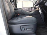 パワーシート搭載。微妙な調整が手軽にでき、ピッタリなポジションで運転することが可能です。