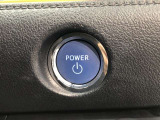 エンジンスタートボタンです。キーが車内にあれば、エンジンの始動・停止はブレーキを踏んでスイッチを押すだけ!キーを取り出す手間を省き、ワンプッシュでエンジンを操作するので簡単でスムーズです。
