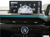 フルオートエアコン搭載。好みの温度に設定するだけで、風向や風量を自動でコントロール!いつでも快適な車内環境に。さらに、体を直接温めるシートヒーター付きで寒い季節も暖かく過ごせます。