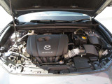 24Vマイルドハイブリッドで爽快な走りを実現する「e-SKYACTIV-G 2.0」。高効率エンジンと電動化技術の組み合わせにより、燃費性能とアイドリングストップ機能をさらに向上させました。