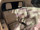 床下収納式のサードシートです。座席部分をコンパクトに収納でき、広大な荷室スペースとしてお使いいただけます!乗車人数や荷物の量など利用シーンに合わせて3列目を有効活用でき、とっても便利♪