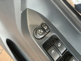 狭い駐車場で便利な電動格納ドアミラーが付いています。