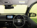 ドライバー目線で、使いやすく安全操作性と良好な視界を実現した運転席です。