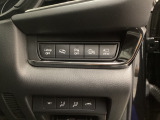 各種機能の切替スイッチは運転席パネル下に集約されています。任意で切り替え可能なため状況に合わせてお使いください。