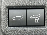 【パワーバックドア】ワンタッチでバックドアが開き、閉める場合もワンタッチで操作可能で便利性UPです☆運転席からも、スマートキーからの操作も可能です♪