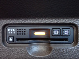 ■【ETC車載器】が装備されています。セットアップをしてお渡しとなり、ETCカードを差し込むだけで高速道路の利用が可能です。