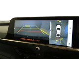 パノラミックビューモニター付きです。車両を上から見たような映像を画面に表示。運転席からの目視だけでは見にくい、車両周辺の状況をリアルタイムでしっかり確認できます。