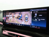 リアビューカメラ。ガイドラインとパークディスタンスコントロールで安全に車庫入れ可能。