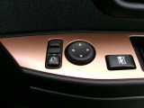 ドアミラーの鏡面の調節、格納は運転席からすべて操作できます!