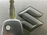 【キーレス】少し離れた場所からでもボタン一つでドアの開錠・施錠ができるのでとっても便利!ドアの鍵穴周りに傷をつけることもありません♪