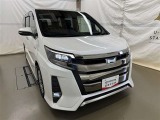 LEDヘッドライトです。デザイン性がよくとても明るいので、夜間の走行や悪天候でも安心です。しかも長寿命!