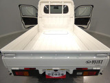 【作業がはかどる荷台】広々としたスペースで沢山の荷物をたっぷり載せられます。収穫物や大きな資材も余裕をもって運べ、これからの暮らしに便利に寄り添います。