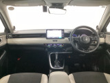 【前方視界】開放的な前方視界!運転がしやすく疲れにくいです♪窓が大きく、見通しがとっても良いおクルマですよ♪