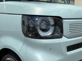 明るくて長寿命のLEDヘッドライト採用