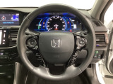 ハンドルにHondaセンシング系のクルーズコントロールやレーンキープアシストなどのスイッチと、オーディオの操作スイッチが装備されています。ハンドルから手を離さず安全に操作できます。