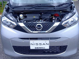 納車以降、お車のメンテナンスは自宅近所の日産サービス拠点にて承ります。専門の教育を受けたサービスフロント&メカニックが無料1ヶ月点検から法定/車検整備、万一の故障・不具合の修理まで全て担当いたします。