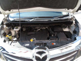 「SKYACTIV-G(ガソリン)」は、規格外の高圧縮を実現し、世界のエンジン技術者に驚きを与えました。さらに、それを維持したままノッキングの発生を抑え、熱効率を向上、走りにも寄与したエンジンです。