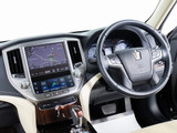 使いやすさや安全性を追求したステアリング周り!高級車ゆえにスイッチ類が多いのも特徴ですね!考え尽くされた配置ですぐに使いこなす事が出来ますのでご安心下さい!是非、体感してみて下さい!!