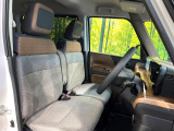 運転席シート廻りは使用感も少なく、良好な状態となっています。丁寧に使われていたことがよくわかりますね。