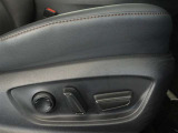 パワーシート搭載。微妙な調整が手軽にでき、ピッタリのポジションで運転することが可能です。
