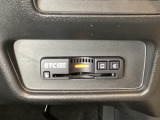 ハンドルの右下にETC2.0がついています。高速道路の料金所の通過も楽々です!。 カードの取り出しもしやすい場所についています。