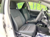 運転席まわりには十分なスペースがあり、大柄な方でもゆったり運転していただける環境です。