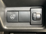 【ステアリングヒーター】冬場に冷たくなりやすい革巻きステアリングを、スイッチ一つで素早く適温に!エアコンよりも早く温まってくれるので、寒い日の運転も快適になりますね♪