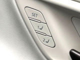 【メモリー機能付きパワーシート】ドライバーごとに設定したシート位置を記憶して、ボタン一つで切り替えできる便利な機能!運転する方が複数名いらっしゃるご家庭におすすめです♪