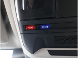 専用ボタンでコールセンターへ接続。状況に応じて緊急車両の要請やロードサービスの取次ぎを行います。重大事故の際は自動的にコールセンターにつながり、緊急車両やドクターヘリを要請します。(要申込)