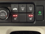 運転席と助手席にシートヒーターが付いています☆寒い時期に腰周りを温めてくれるので体全体が温まりやすいのは勿論、暖房と違い顔に風が当たらないので、乾燥肌やドライアイの方でも大丈夫☆