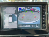 上から丸見えアラウンドビュー!車を真上から見下ろした様な映像を映し出します。これで苦手な車庫入れもラクラク。