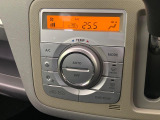 【オートエアコン】一度お好みの温度に設定すれば、車内の温度を検知し風量や温度を自動で調整。暑い&hellip;寒い&hellip;と何度もスイッチ操作をする必要はありません。快適な車内空間には必須の機能ですね♪