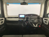 【前方視界】開放的な前方視界!運転がしやすく疲れにくいです♪窓が大きく、見通しがとっても良いおクルマですよ♪