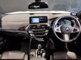 ☆センターパネルを運転席側に僅かに傾けたBMW独特のインパネ☆【駆け抜ける歓び】はここからもスタートしております☆