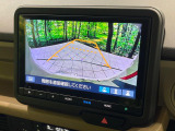 【バックカメラ】駐車時に後方がリアルタイム映像で確認できます。大型商業施設や立体駐車場での駐車時や、夜間のバック時に大活躍!運転スキルに関わらず、今や必須となった装備のひとつです!