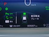 CMBS(追突軽減ブレーキ)・ミリ波レーダーと単眼カメラで前走車や歩行者」を検知。衝突する恐れがある場合音とディスプレーで警告をしさらに接近すると軽いブレーキ、強いブレーキと段階的に衝突回避を支援