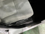 痛みの出やすい運転席シートの角、フロアマット、座面、ともに良好です