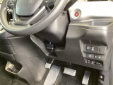 高速で便利なETCがあり、便利なパワースライドドアや、横滑りを防ぐVSAなどのスイッチは、運転席の右側、手の届きやすい位置にあります。