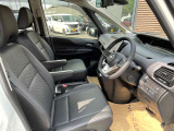 体にフィットし運転する楽しさを感じられるシートです