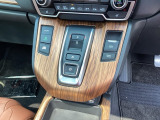 【eコンスイッチ】低燃費運転をサポートするECONモード。スイッチをONすると、エンジンやトランスミッション、A/Cなどを協調制御し、燃費の向上に貢献。エコドライブの効果を高めます。