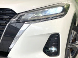 【LEDヘッドライト】悪天候や夜間走行時も良好な視界を確保し安心して運転できる高輝度LEDヘッドライトを装備!点灯速度が早く、消費電力も抑えられています。