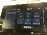 無線でBluetooth搭載機器を接続出来スマートフォンを接続して音楽を聴いたり、ハンズフリーで電話も可能です!イヤホンコードの煩わしさから解放、断線の可能性減少。快適な運転を提供します!