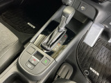 発進時から滑らかに加速する無段階変速のCVTはストップ&ゴーの多い街の中も快適です