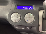 エアコンはオート機能でお好みの温度に調整可能です。オールシーズン快適にドライブできます!