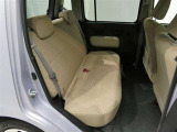 気になる汚れは「まるまるクリン」で解消! 当社の中古車はシートを外して隅々までキレイにクリーニングしてあります。