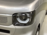 LEDヘッドライトは、点灯の瞬間から最大光量を発揮し、突然暗くなるトンネルなどでの安定感を高めます。