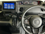 ホンダ純正メモリーナビ搭載なので、遠方へのドライブもお任せ下さい!ステアリング左手側にオーディオ関連のコントロールスイッチを配置しています。操作時は視線を逸らすことなく運転に集中できます