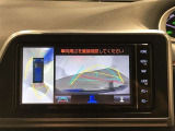 【バックモニター】駐車時に後方がリアルタイム映像で確認できます。大型商業施設や立体駐車場での駐車時や、夜間のバック時に大活躍!運転スキルに関わらず、今や必須となった装備のひとつです!